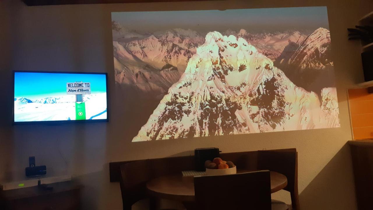 Апартаменты Superb View+Swim Pool+Smart Tv+Netflix+Projector Huez Экстерьер фото
